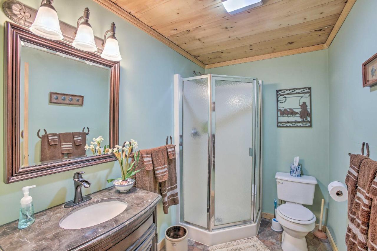Resort Cabin With Fire Pit Golf, Hike And Play! Rothbury Exterior foto