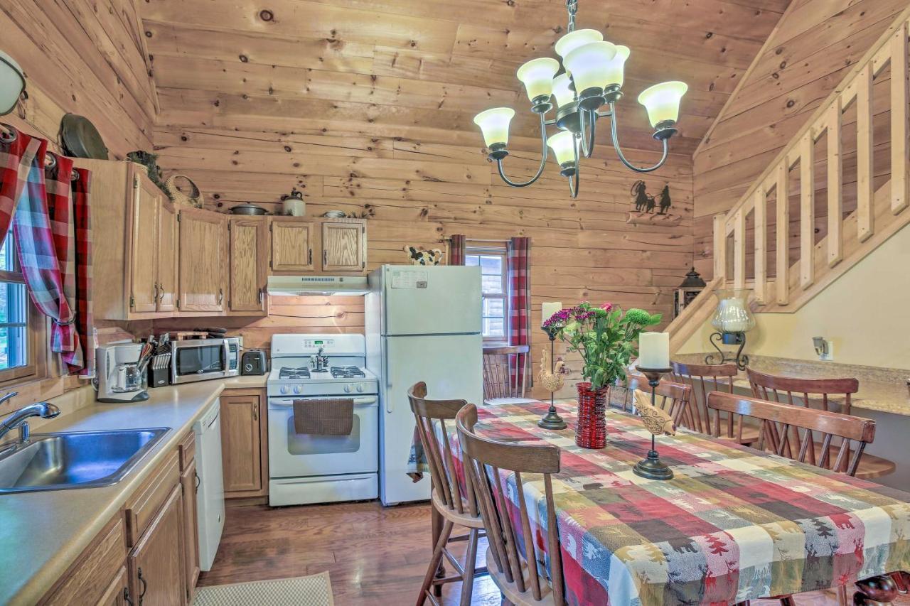 Resort Cabin With Fire Pit Golf, Hike And Play! Rothbury Exterior foto